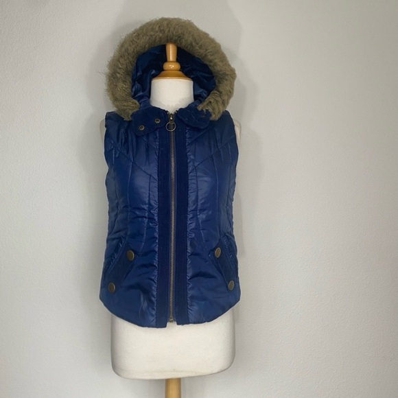 lola Jackets & Blazers - 3/$25 Lola Women's Navy Quilted Zip Sleeveless Faux Fur Hooded Vest Size Medium